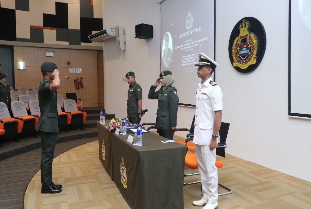 LEADERSHIP TALK BY THE COMMANDING OFFICER OF OFFICER CADET SCHOOL DEFENCE ACADEMY ROYAL BRUNEI ARMED FORCES