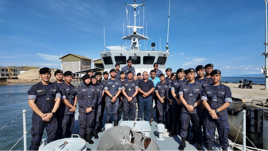MIDSHIPMEN OF INTAKE 23 ENGAGES IN FMBS AND SHIP FAMILIARIZATION OF KDB MUSTAED