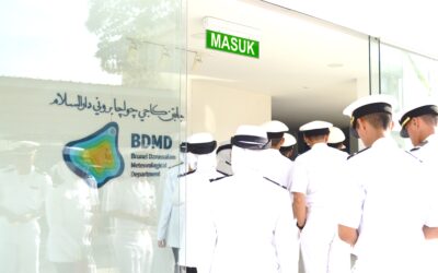 INTAKE 18 MIDSHIPMEN VISIT METEOROLOGY DEPARTMENT